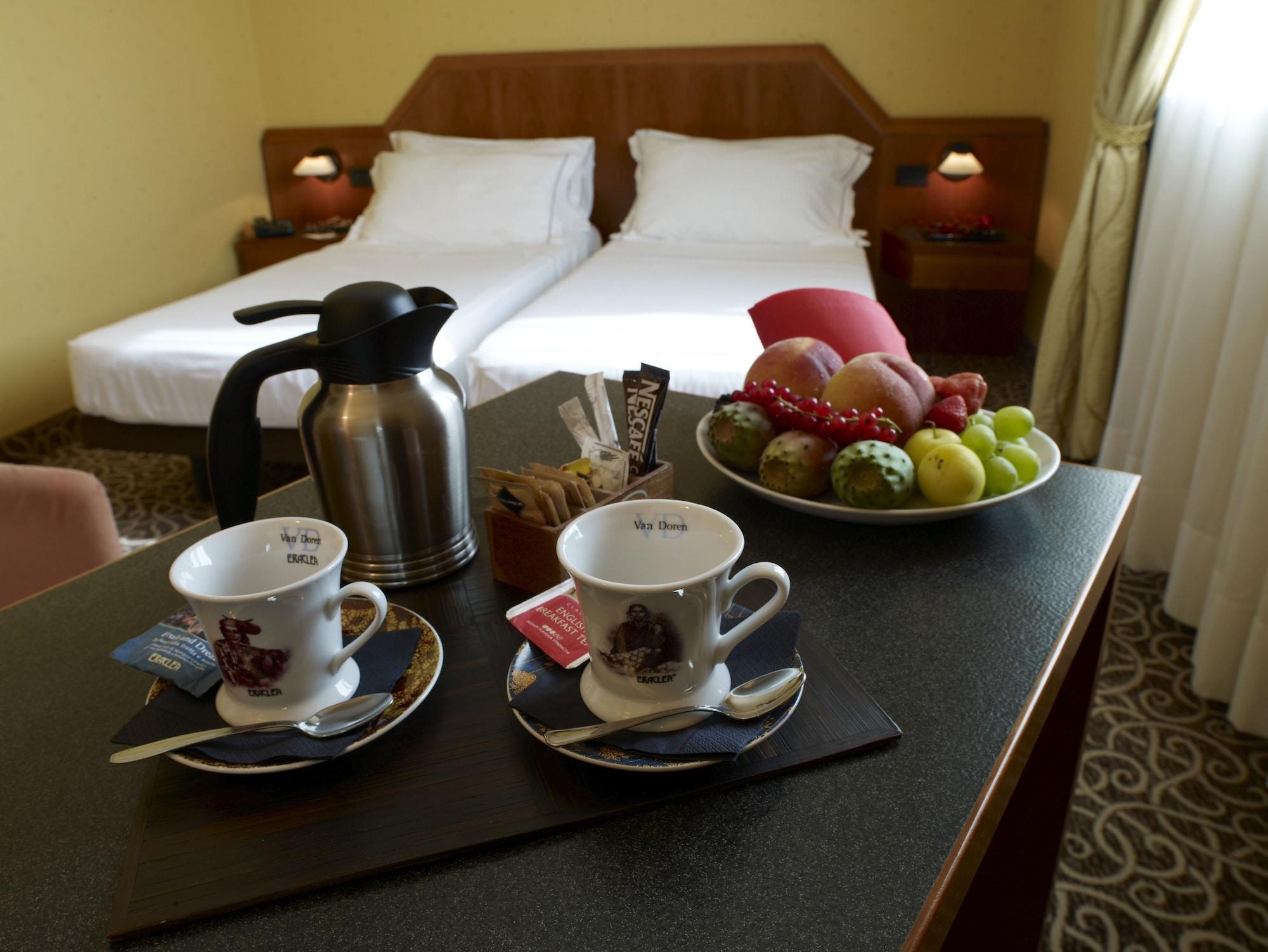 Hotel Montini Linate Airport Peschiera Borromeo Exterior photo